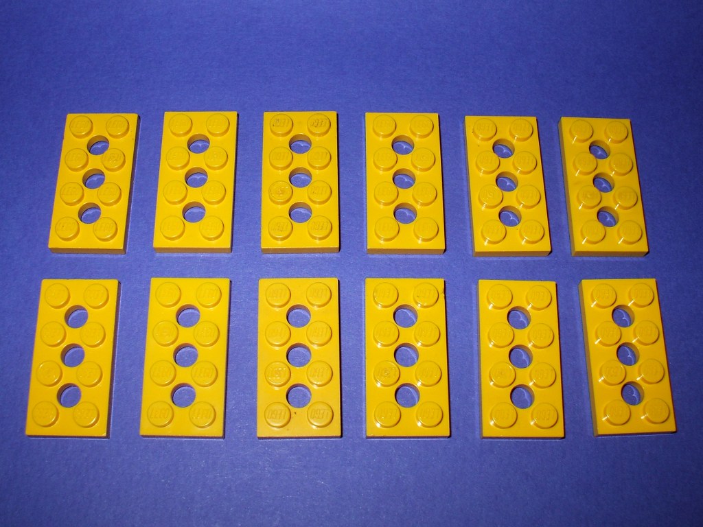 Lego-Technik-12-gelbe-Lochplatten-2x4-7905-9723-8828-8286-3709b
